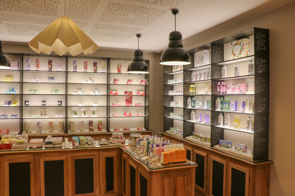 颠覆感官，重塑日常 Aesop「颠倒森林」新店，如何以空间叙事续写品牌美学？